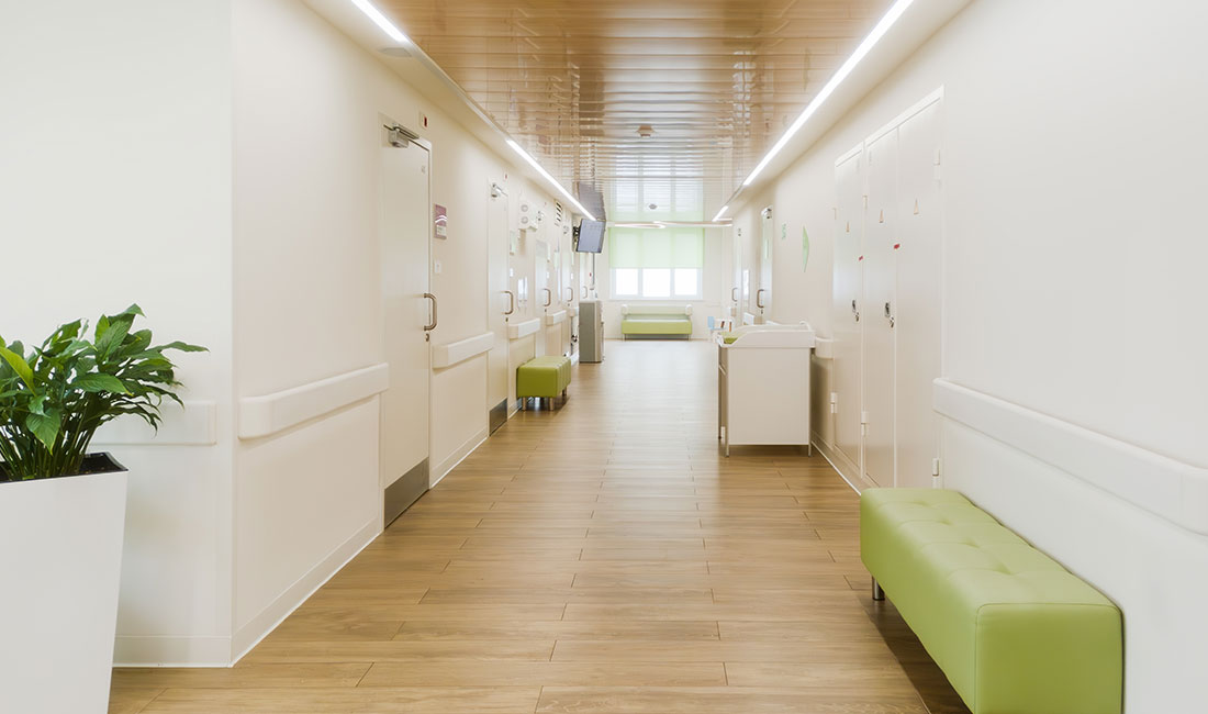 Healthcare Flooring Solutions: Homogeneous vs Heterogeneous Vinyl Performance Guide